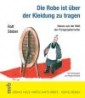 Die Robe ist über der Kleidung zu tragen